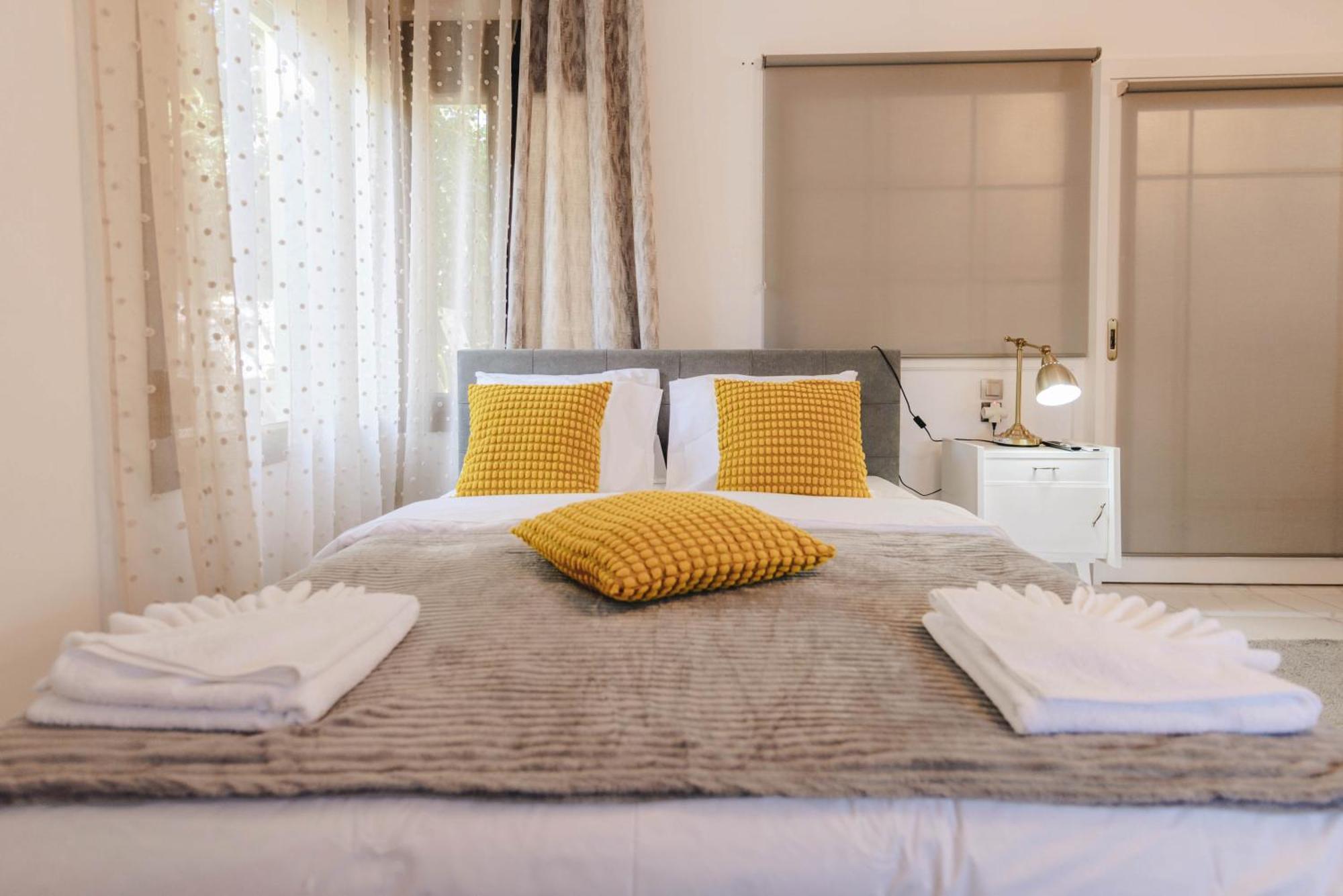 Sunrise Guesthouse Агрия Экстерьер фото