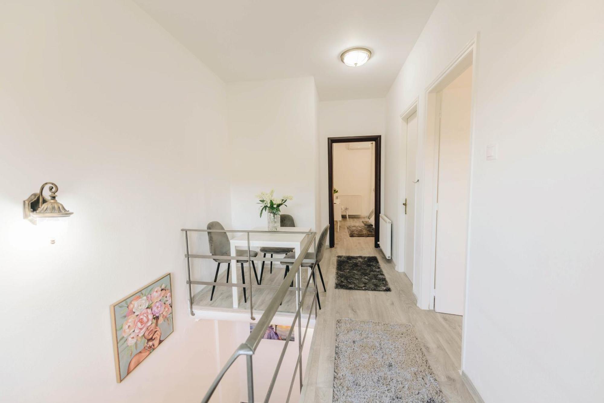 Sunrise Guesthouse Агрия Экстерьер фото