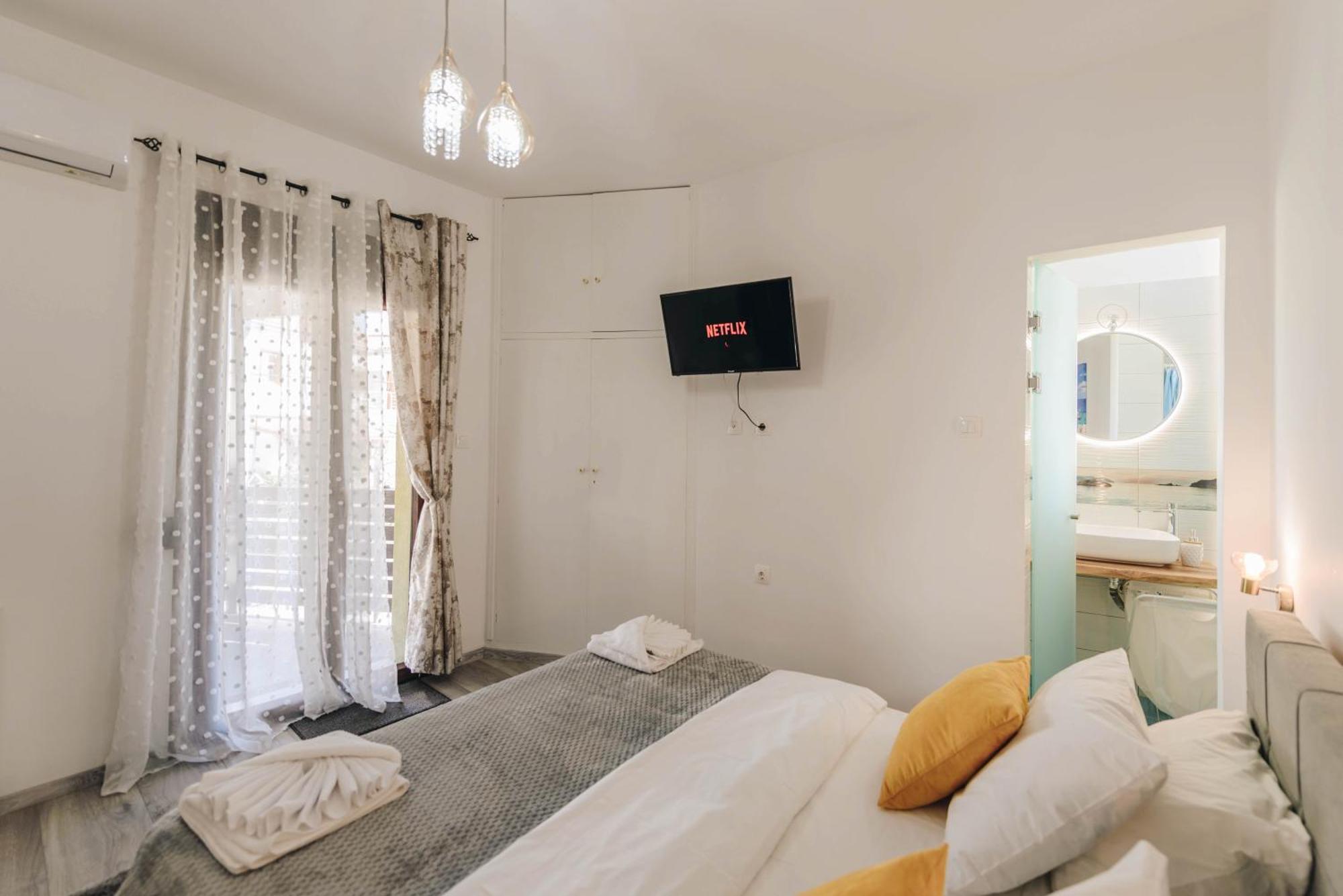 Sunrise Guesthouse Агрия Экстерьер фото