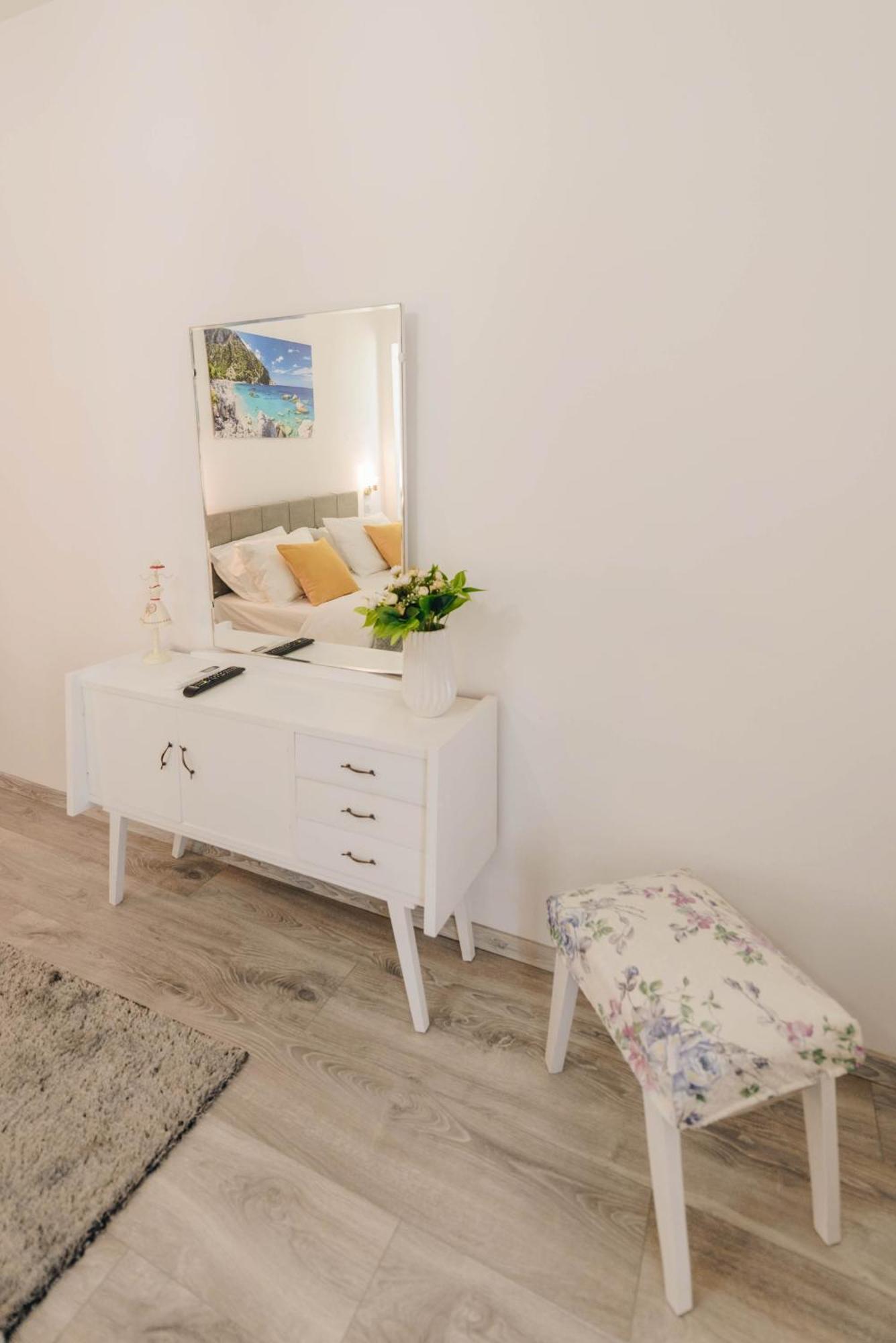 Sunrise Guesthouse Агрия Экстерьер фото